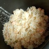 炊飯器で簡単♪鮭ピラフ